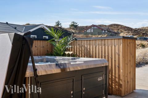 Lyxstuga nr 660 erbjuder bland annat ett härligt spabad