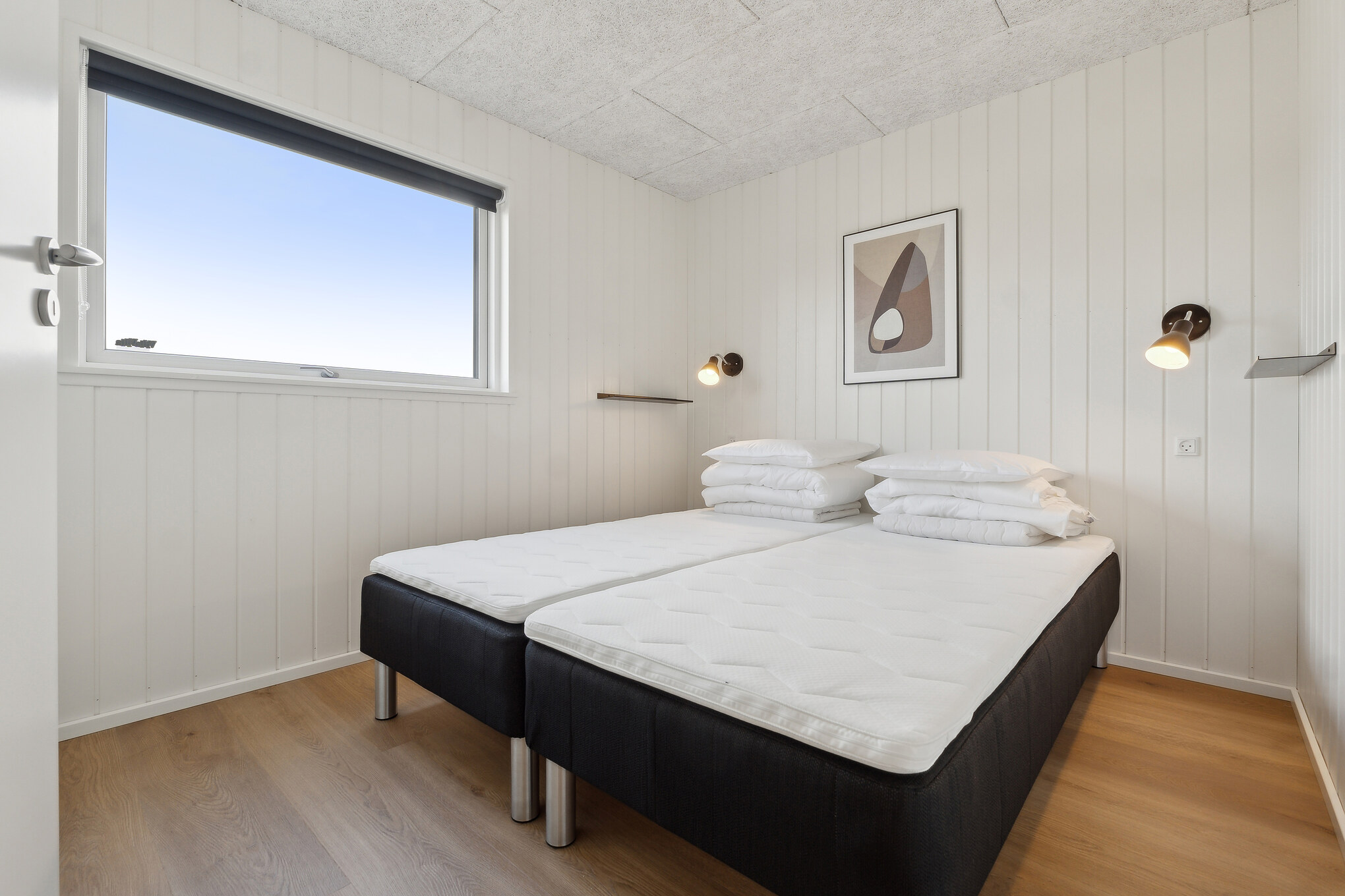 Ett av de 5 utmärkta sovrummen i lyxstuga nr 665 i Fyn och öar.
