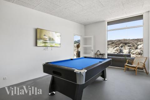 Förutom de många timmar som du kan tillbringa i stugans poolavdelning erbjuder lyxstuga 687 även biljard, bordtennis och dart