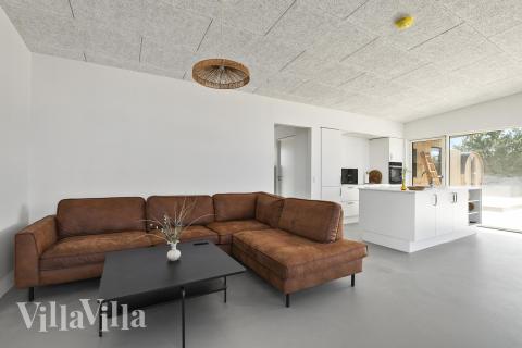 Soffhörnan i lyxstuga 687 i Vestjylland.