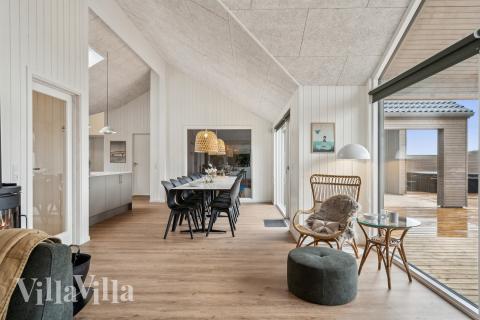 Ni kan sitta 14 personer tillsammans i vardagsrummet när ni besöker lyxhus nr 648 i Fyn och öar.