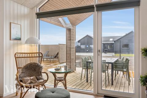 När ni besöker lyxhus nr 648 kan ni mysa tillsammans i sofforna.