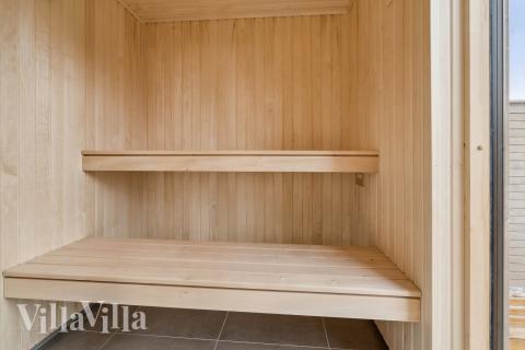 Njut av bastuvärmen i lyxstuga nr 648 för 14 personer