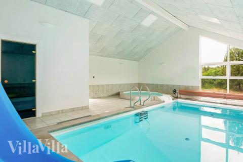 Ta ett dopp i poolen i lyxhus nr 602 i Nordjylland.