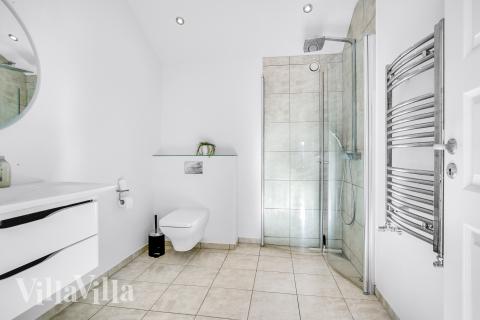 Ett av badrummen i lyxstuga nr 602