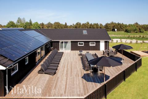 Den tjusiga sommarstugan nr 602 med gott om plats för upp till 26 personer