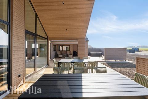 Njut av en grillkväll på terrassen i lyxstuga nr 648 i Fyn och öar