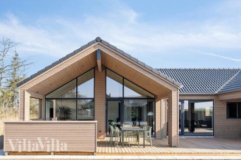 Stor terrass i lyxstuga nr 648 i Fyn och öar.