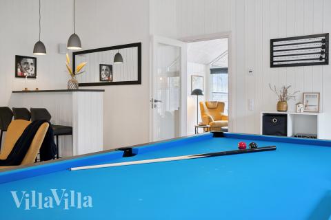 Lyxstuga 622 för 18 personer har ett stort aktivitetsrum med bl.a. biljard och dart