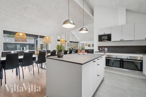 Köket i lyxstuga nr 622 är utrustat så att ni kan laga mat till 18 personer.