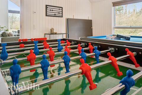 Lyxstuga 621 för 16 personer har ett stort aktivitetsrum med bl.a. biljard och dart