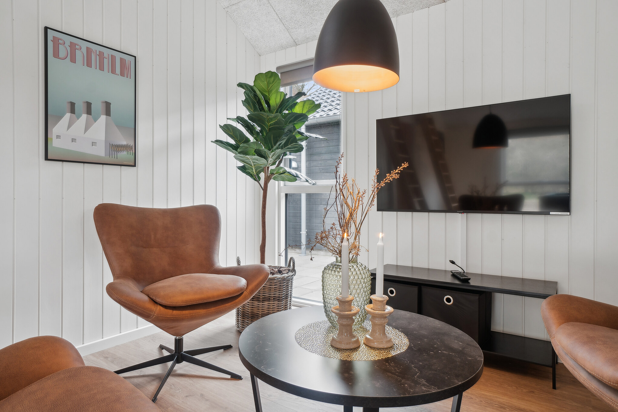Aktivitetsrum i lyxstuga nr 621 med 6 sovrum och plats för 16 personer.