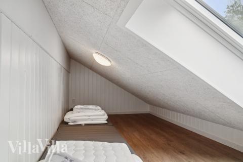 Några av de 16 sovplatserna finns på loftet i lyxstuga nr 621