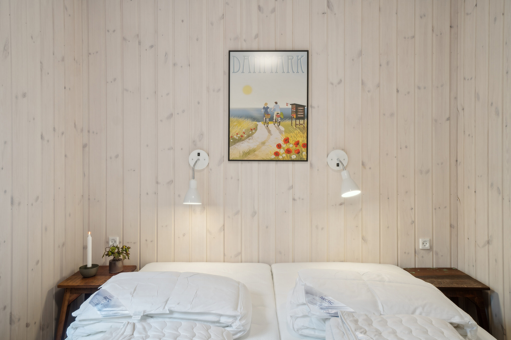 Ett av de 6 utmärkta sovrummen i lyxstuga nr 621 i Bornholm.