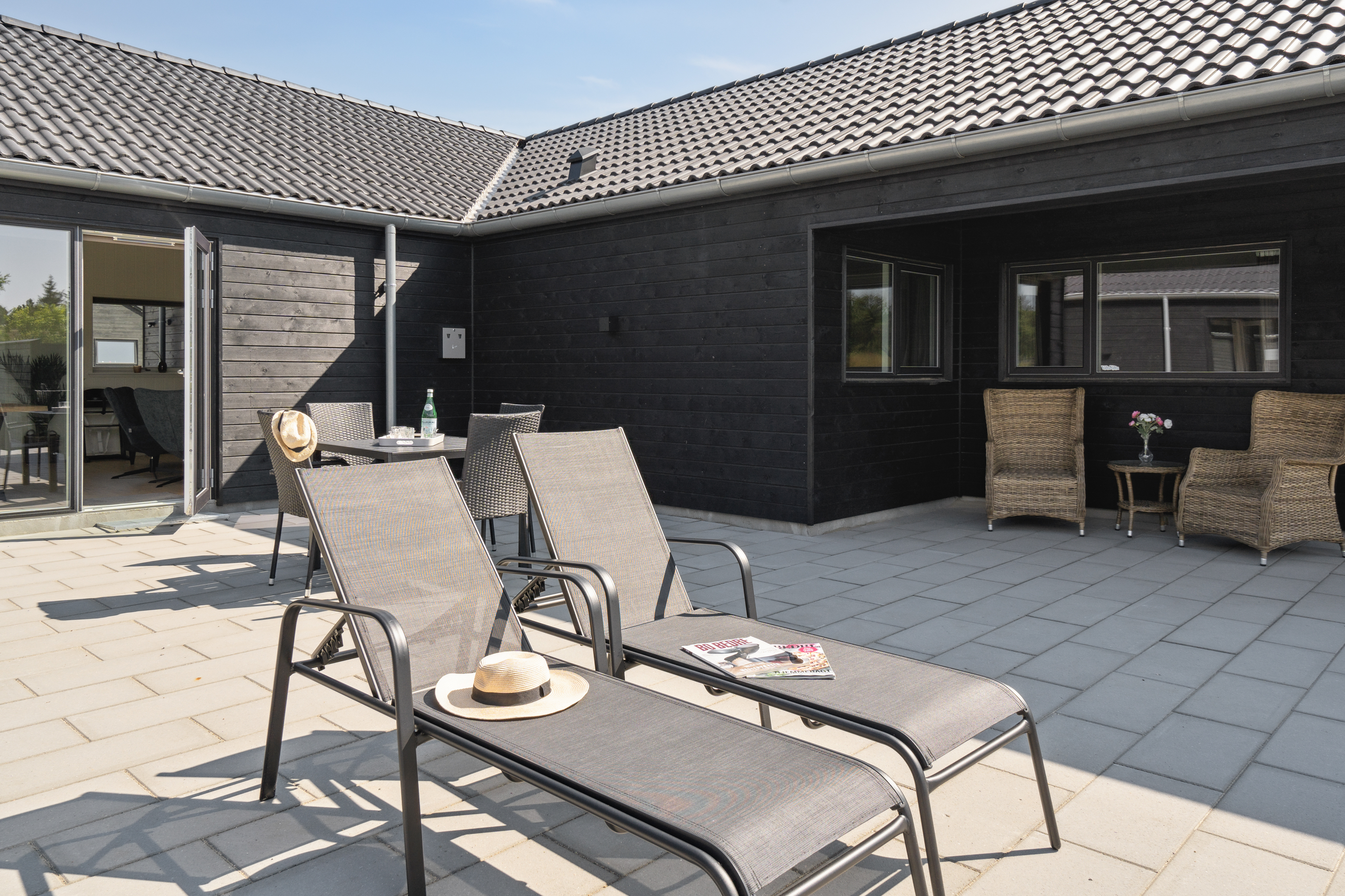 Njut av en grillkväll på terrassen i lyxstuga nr 695 i Fyn och öar