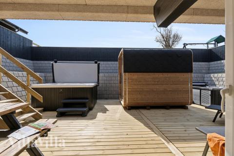 Njut av bastuvärmen i lyxstuga nr 680 för 32 personer