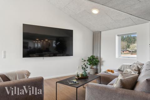 Ni kan sitta 32 personer tillsammans i vardagsrummet när ni besöker lyxhus nr 680 i Nordjylland.