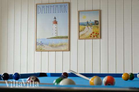 Tävla i sommarhusets aktivitetsrum när ni besöker lyxhus nr 658 i Nordjylland.