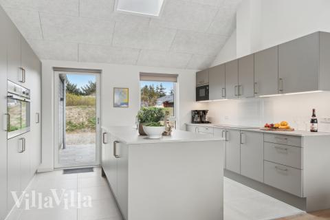 Köket i lyxstuga nr 658 är utrustat så att ni kan laga mat till 20 personer.