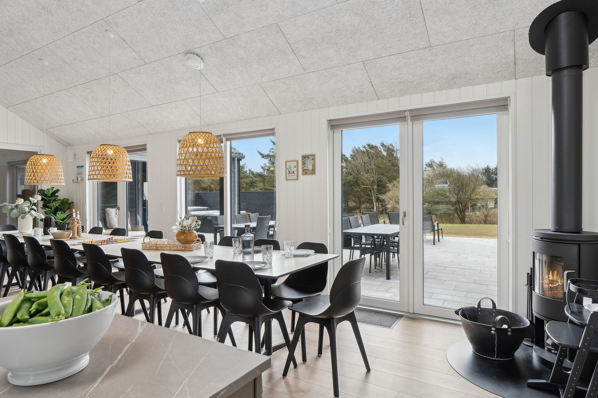 Det stora ljusa vardagsrummet i lyxstuga nr 658 för 20.