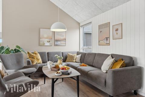 Soffhörnan i lyxstuga 658 i Nordjylland.