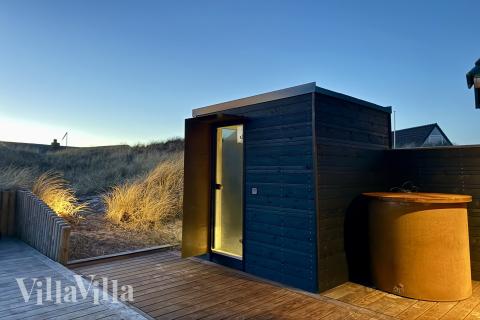 Njut av bastuvärmen i lyxstuga nr 348 för 20 personer