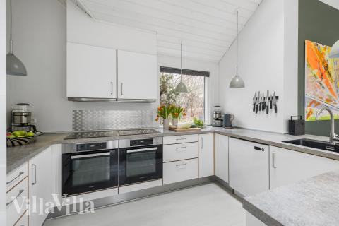 Köket i lyxstuga nr 339 är utrustat så att ni kan laga mat till 16 personer.