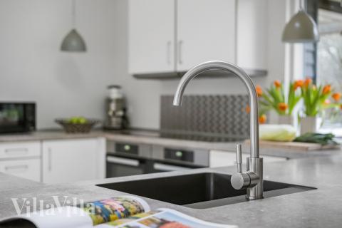 Köket i lyxstuga nr 339 är generöst inrett.