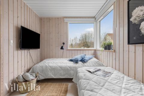 Ett av de 7 utmärkta sovrummen i lyxstuga nr 339 i Nordsjälland.