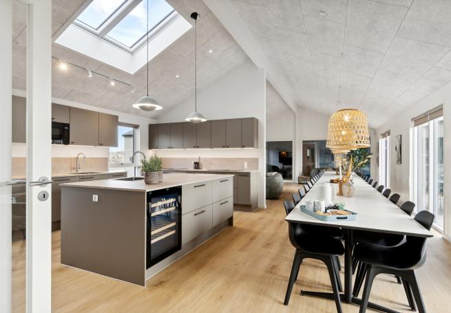 Köket i lyxstuga nr 910 är utrustat så att ni kan laga mat till 30 personer.