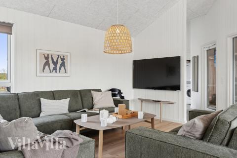 Soffhörnan i lyxstuga 656 i Nordjylland.