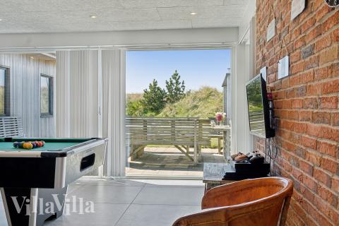 Lyxstuga 607 för 18 personer har ett stort aktivitetsrum med bl.a. biljard och dart