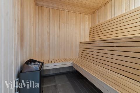 Njut av bastuvärmen i lyxstuga nr 607 för 18 personer