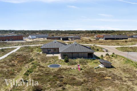 Den tjusiga sommarstugan nr 607 med gott om plats för upp till 18 personer