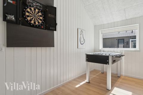 Aktivitetsrum i lyxstuga nr 803 med 6 sovrum och plats för 16 personer.