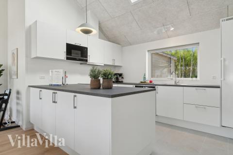 Köket i lyxstuga nr 803 är utrustat så att ni kan laga mat till 16 personer.