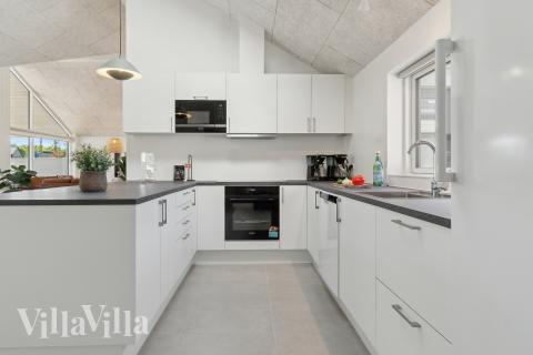 Köket i lyxstuga nr 803 är generöst inrett.