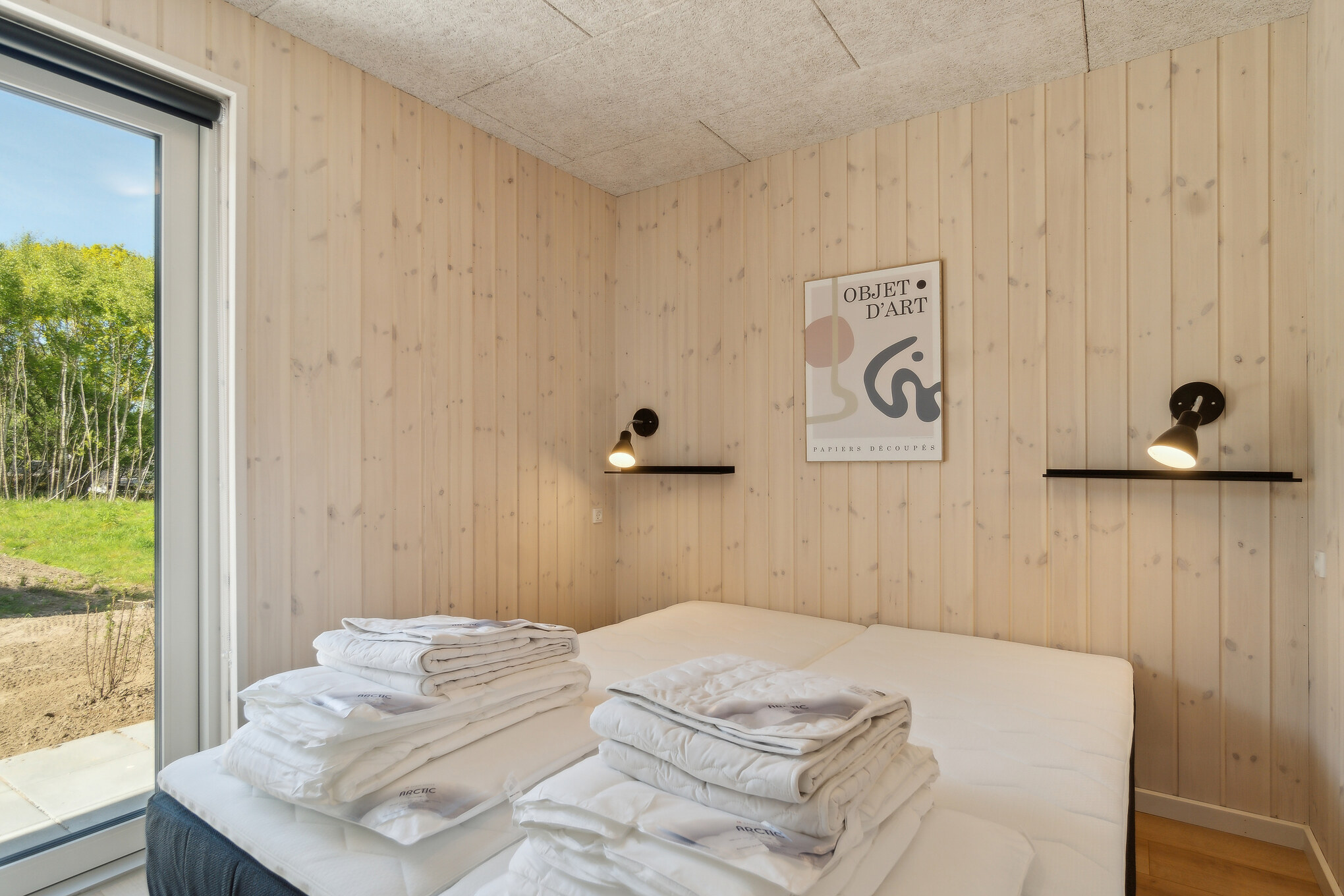 Ett av de 6 utmärkta sovrummen i lyxstuga nr 803 i Østjylland.