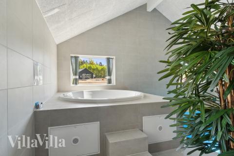 Njut av spabadets värme i lyxstuga nr 809 i Østjylland