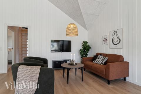 Förutom de många timmar som du kan tillbringa i stugans poolavdelning erbjuder lyxstuga 809 även biljard, bordtennis och dart