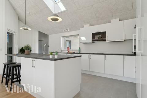 Köket i lyxstuga nr 809 är utrustat så att ni kan laga mat till 24 personer.