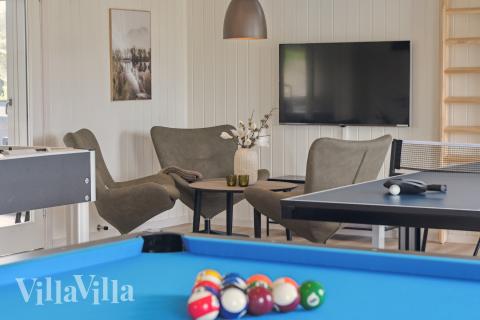 Lyxstuga 659 för 20 personer har ett stort aktivitetsrum med bl.a. biljard och dart