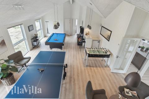 Aktivitetsrum i lyxstuga nr 659 med 8 sovrum och plats för 20 personer.