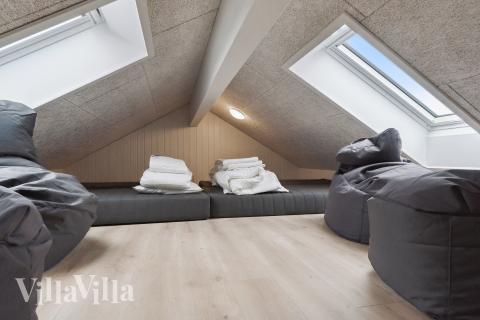 Några av de 20 sovplatserna finns på loftet i lyxstuga nr 659