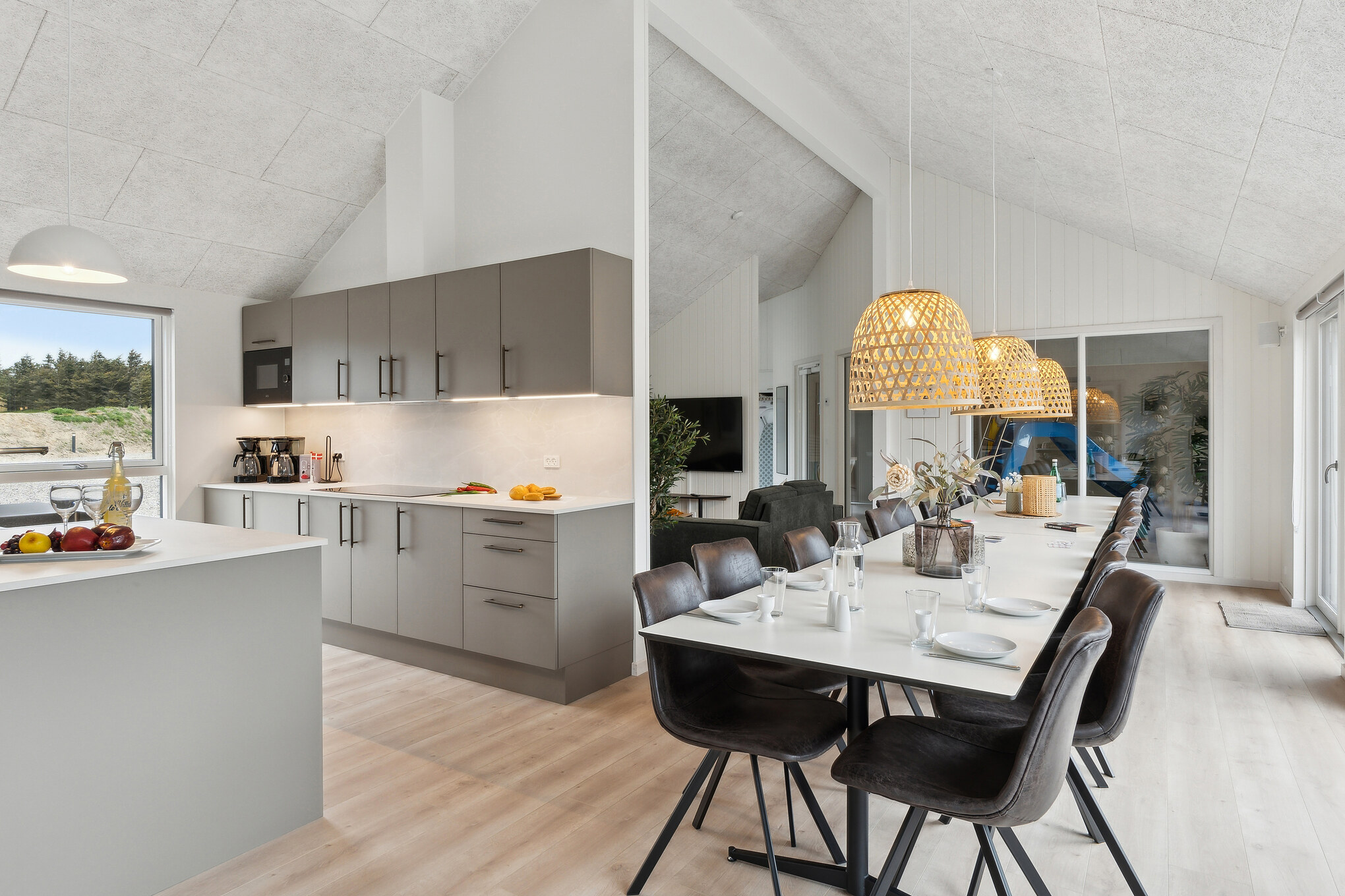 Det stora ljusa vardagsrummet i lyxstuga nr 659 för 20.