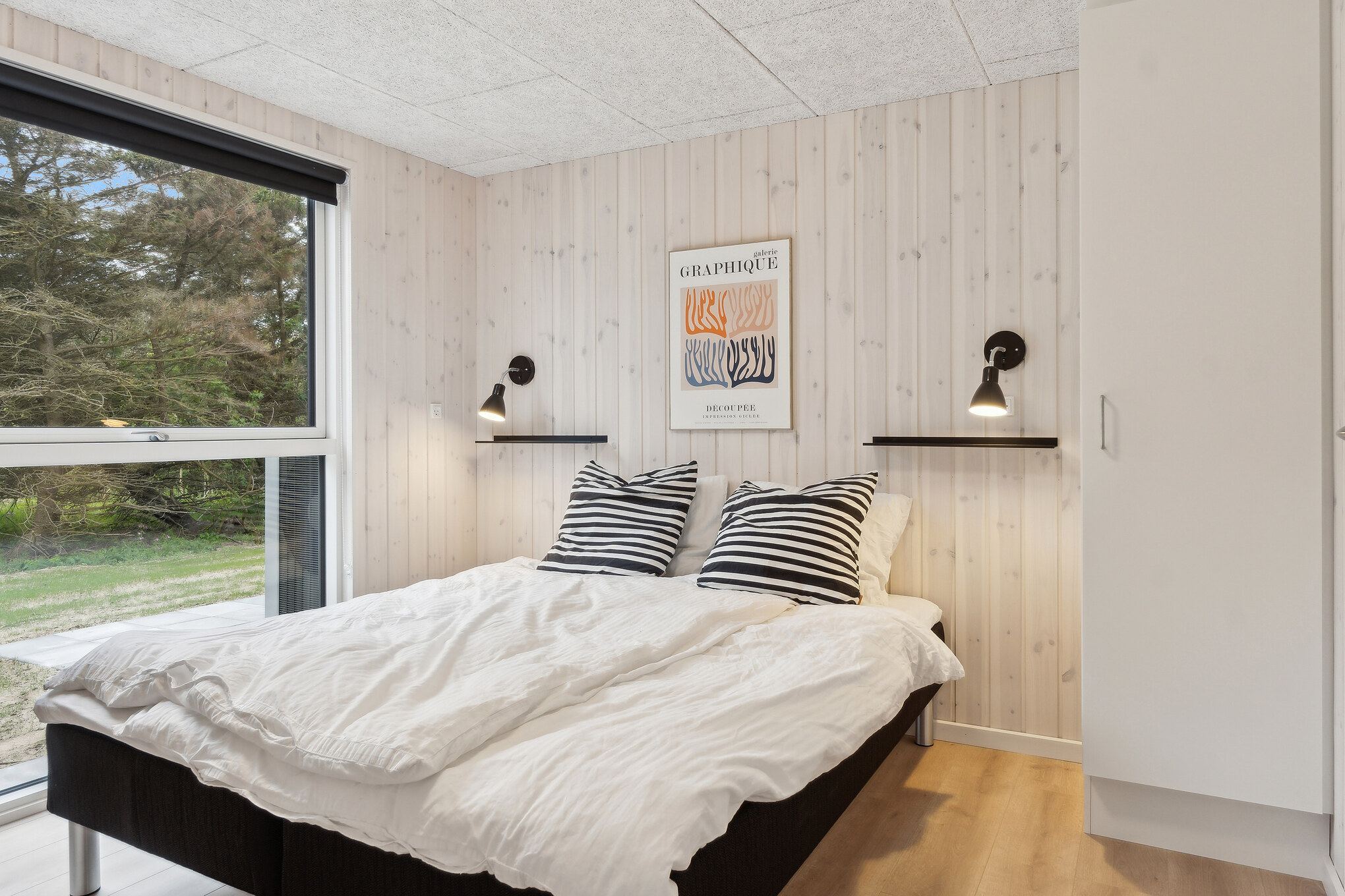 Ett av de 8 utmärkta sovrummen i lyxstuga nr 659 i Nordjylland.