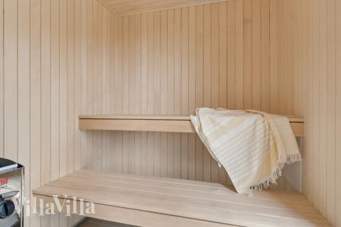 Njut av bastuvärmen i lyxstuga nr 659 för 20 personer