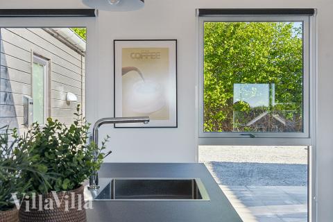 Välinrett kök i lyxstuga nr 657 i Sydjylland.