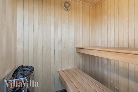 Njut av bastuvärmen i lyxstuga nr 657 för 20 personer