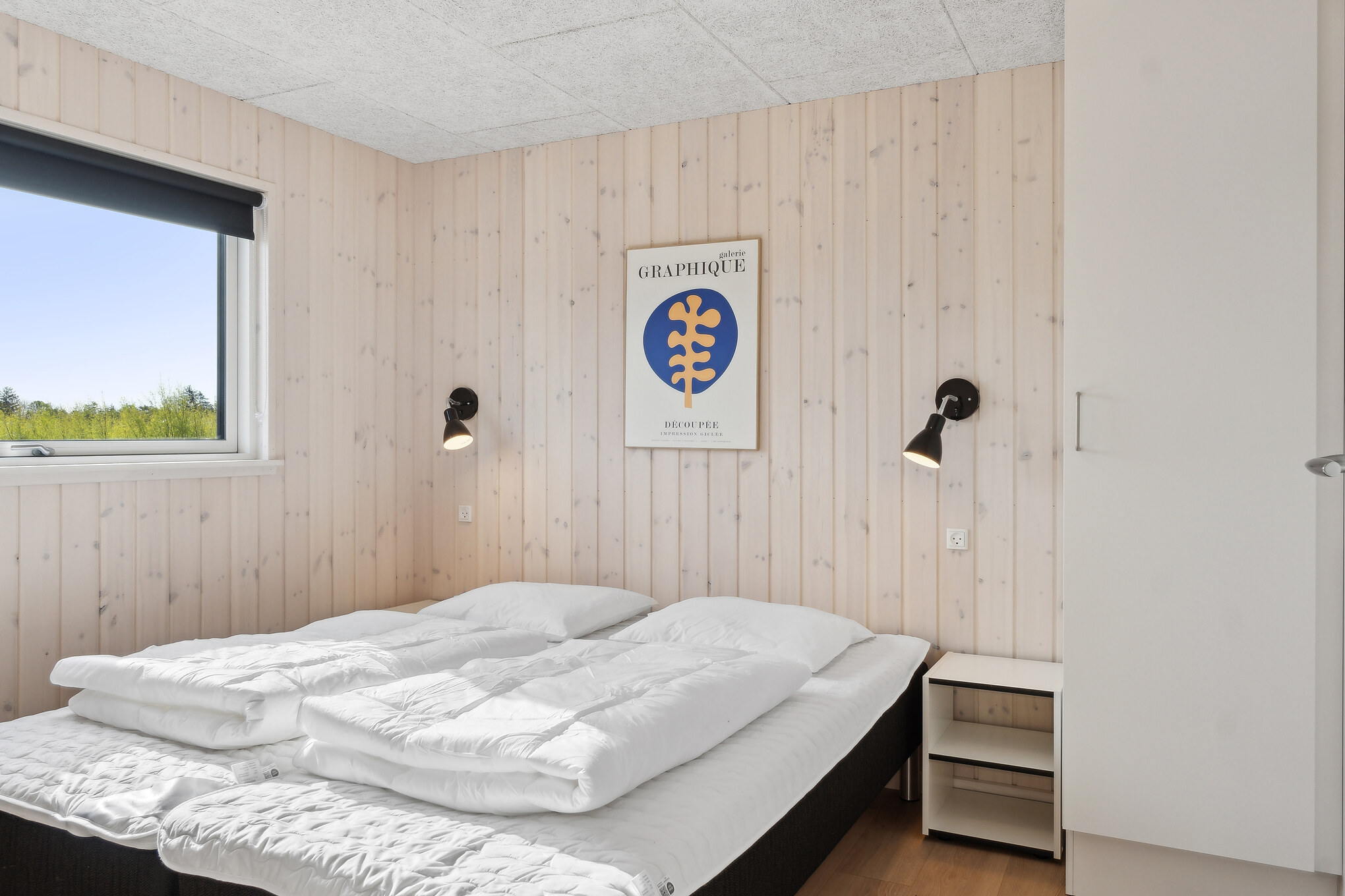 Ett av de 8 utmärkta sovrummen i lyxstuga nr 697 i Lolland/Falster/Møn.